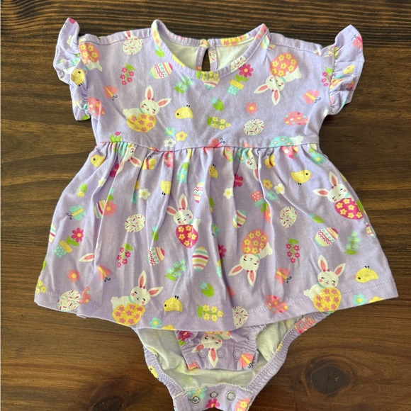 Adorable Easter Bunny Outfits for Sisters - Picture 2 of 6